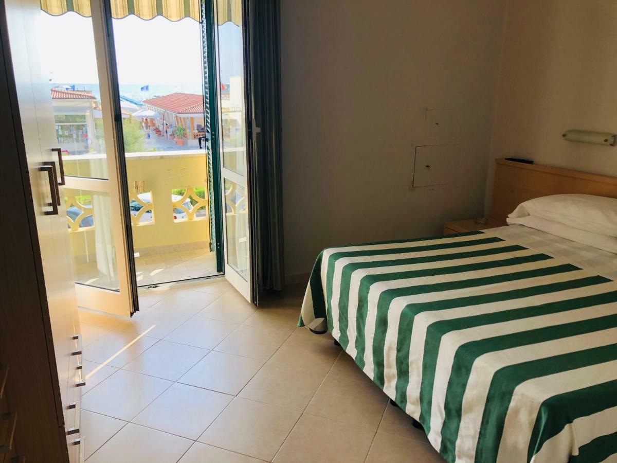 Hotel Valdinievole Lido di Camaiore Eksteriør bilde